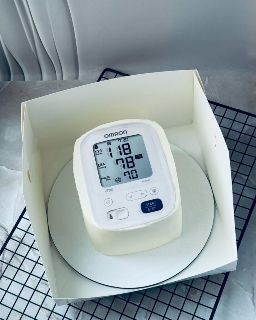 Бенто торт в виде тонометра